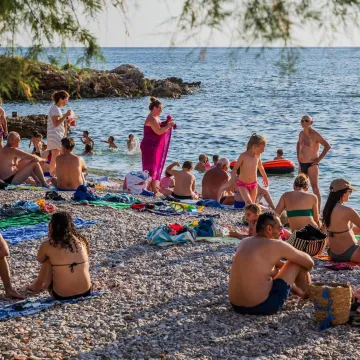 Pedofil iz Srbije u Istri potajno snimao golu djecu na plaži: Za&scaron;titar ga uhvatio na djelu