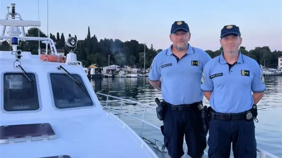 Iscrpljeni bračni par iz Slovenije satima plutao morem: Spasili ih policajci Mario i Dalibor