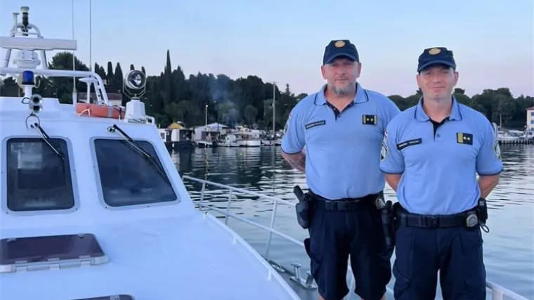 Iscrpljeni bračni par iz Slovenije satima plutao morem: Spasili ih policajci Mario i Dalibor