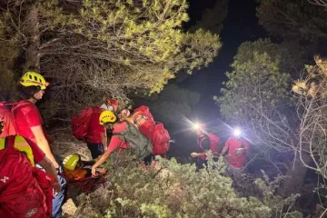 Na 36&deg;C ostali bez vode na Biokovu: Mladi bračni par spasio HGSS u dramatičnoj noćnoj akciji