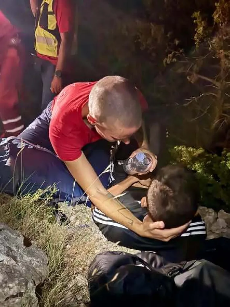 Na 36&deg;C ostali bez vode na Biokovu: HGSS spasio mladi bračni par u dramatičnoj noćnoj akciji