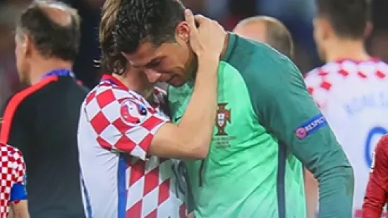 Sjećate se ovog? Cristiano tje&scaron;i uplakanog Modrića, ide okr&scaron;aj koji će cijeli svijet pratiti!