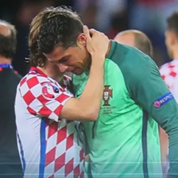 Sjećate se ovog? Cristiano tje&scaron;i uplakanog Modrića, ide okr&scaron;aj koji će cijeli svijet pratiti!