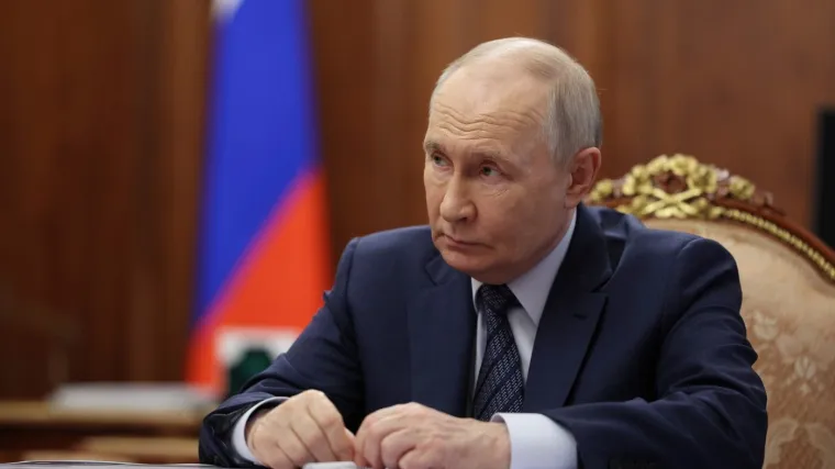 Putin najavio moguću zabranu izvoza goriva: Na benzinskim postajama već se stvaraju redovi