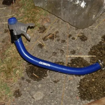 Na dihalicu stavio gumeno crijevo, zavezao se konopom pa uronio na 8 metara! Zavr&scaron;io u bolnici