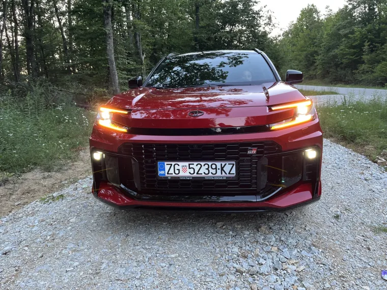 Najbolji obiteljski SUV? Može apsolutno sve, izgleda brutalno, ali pripremite krpicu