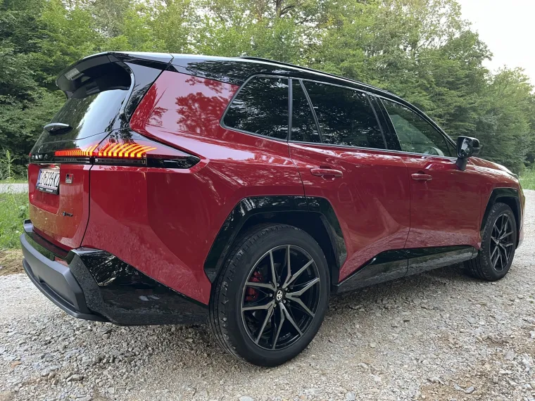 Najbolji obiteljski SUV? Može apsolutno sve, izgleda brutalno, ali pripremite krpicu