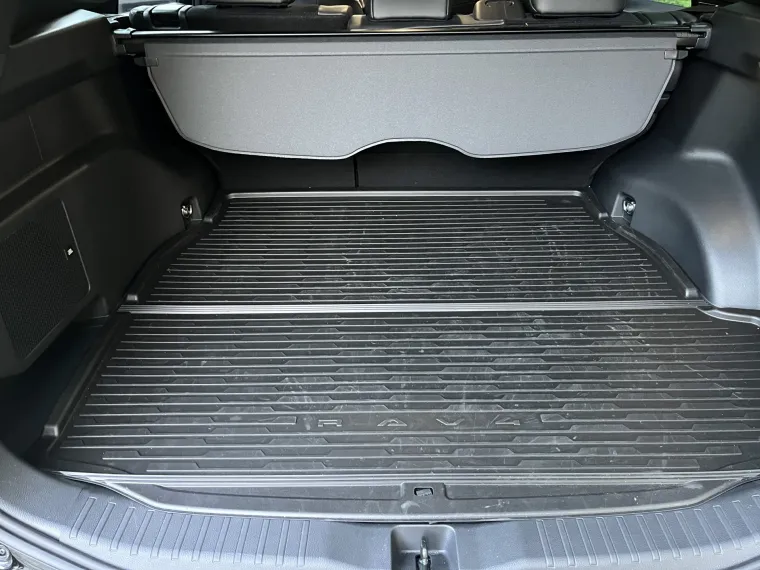Najbolji obiteljski SUV? Može apsolutno sve, izgleda brutalno, ali pripremite krpicu