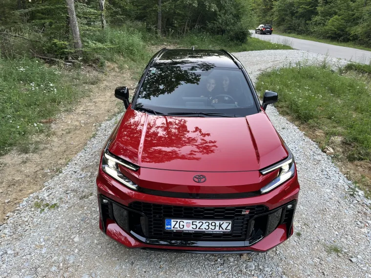 Najbolji obiteljski SUV? Može apsolutno sve, izgleda brutalno, ali pripremite krpicu