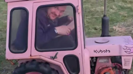 Ovakav traktor nema nitko u selu, ali i &scaron;ire