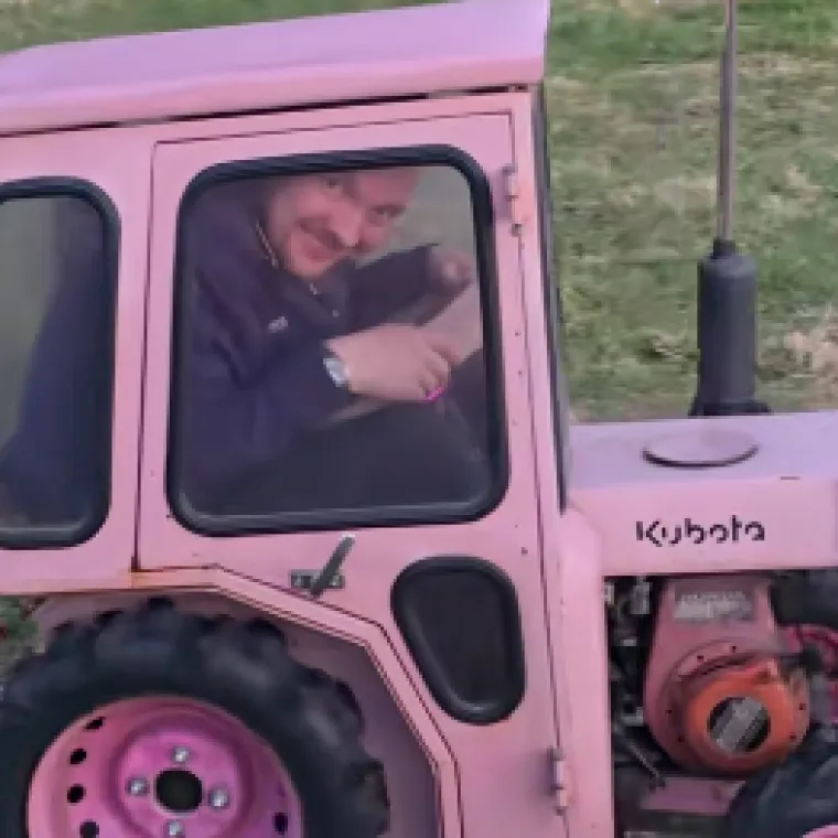 Ovakav traktor nema nitko u selu, ali i &scaron;ire