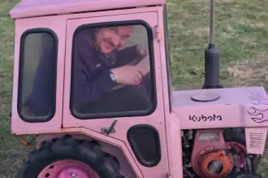 Ovakav traktor nema nitko u selu, ali i &scaron;ire