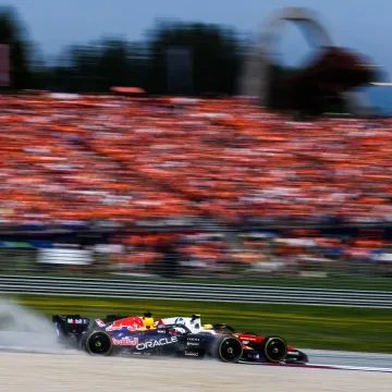 Hamilton pecnuo Verstappena nakon žestokog okr&scaron;aja: 'Ne prolazi se tako svjetskog prvaka'