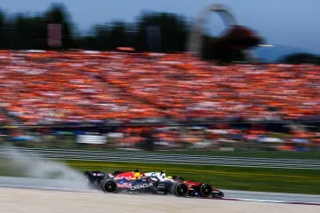 Hamilton pecnuo Verstappena nakon žestokog okr&scaron;aja: 'Ne prolazi se tako svjetskog prvaka'