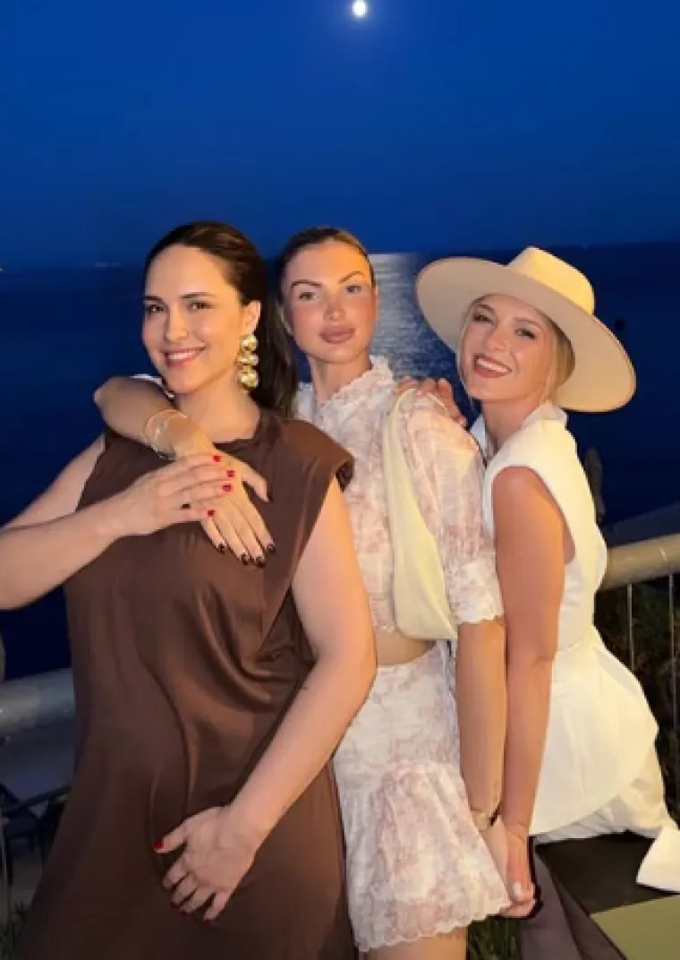Zsa Zsa i Lana Jurčević fotografirale se u zagrljaju: U vezi su s braćom blizancima