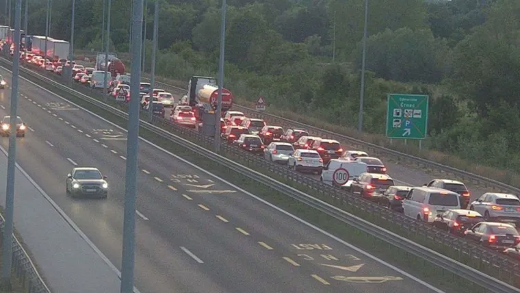 Kaos na A3: Te&scaron;ka nesreća zatvorila autocestu, kolone se protežu kilometrima
