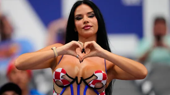 Ivana Knoll u grudnjaku na kockice podigla goste na noge, pogledajte atmosferu u noćnom klubu
