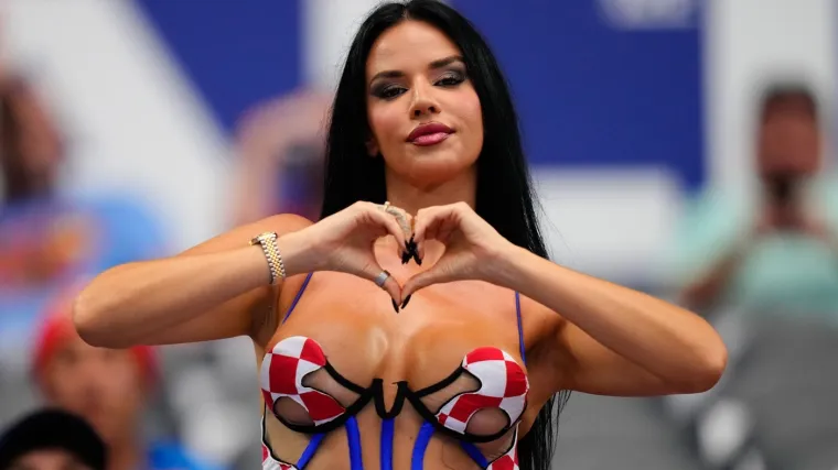 Ivana Knoll u grudnjaku na kockice podigla goste na noge, pogledajte atmosferu u noćnom klubu