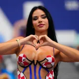 Ivana Knoll u grudnjaku na kockice podigla goste na noge, pogledajte atmosferu u noćnom klubu