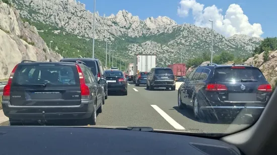 Zapalilo se vozilo na A1: Stvorile se kolone, pogledajte o kakvoj je gužvi riječ