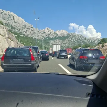 Zapalilo se vozilo na A1: Stvorile se kolone, pogledajte o kakvoj je gužvi riječ