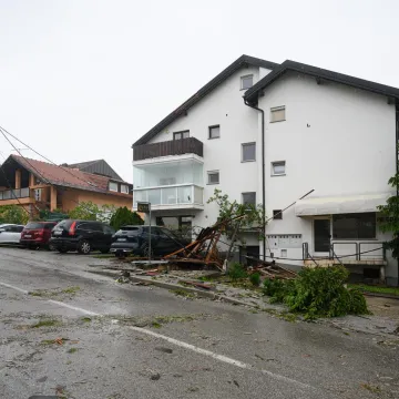 Stiže nagla i opasna promjena vremena: Osigurajte dom i automobil pred oluju, tuču i jak vjetar