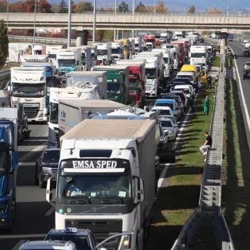 Od danas nova pravila za vozače: Tko ih se ne drži, prijete im paprene kazne! Evo &scaron;to se sve mijenja