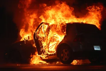 Eksplozija probudila Zagrepčane, BMW planuo oko 1.40 u noći: 'Čula sam jaku detonaciju'