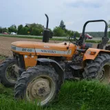 Stra&scaron;na nesreća kod Varaždina: Mu&scaron;karac pao pod traktor i preminuo
