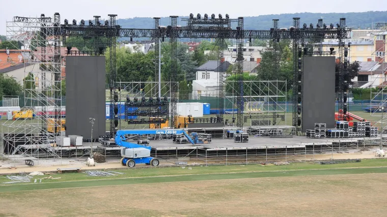 Evo kako teku pripreme za veliki Thompsonov spektakl u Zapre&scaron;iću