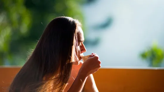 Popularni napitak koji mnogi piju svaki dan snižava kolesterol, a ovo je optimalna doza