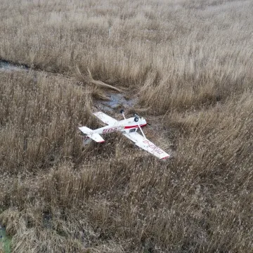 Cessna se sru&scaron;ila u polju, policija potvrdila: Dvoje ljudi je poginulo