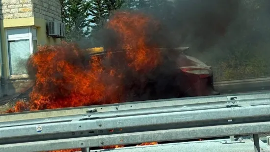 Drama na naplatnim kućicama u Zadru: Vatra progutala automobil