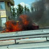 Drama na naplatnim kućicama u Zadru: Vatra progutala automobil