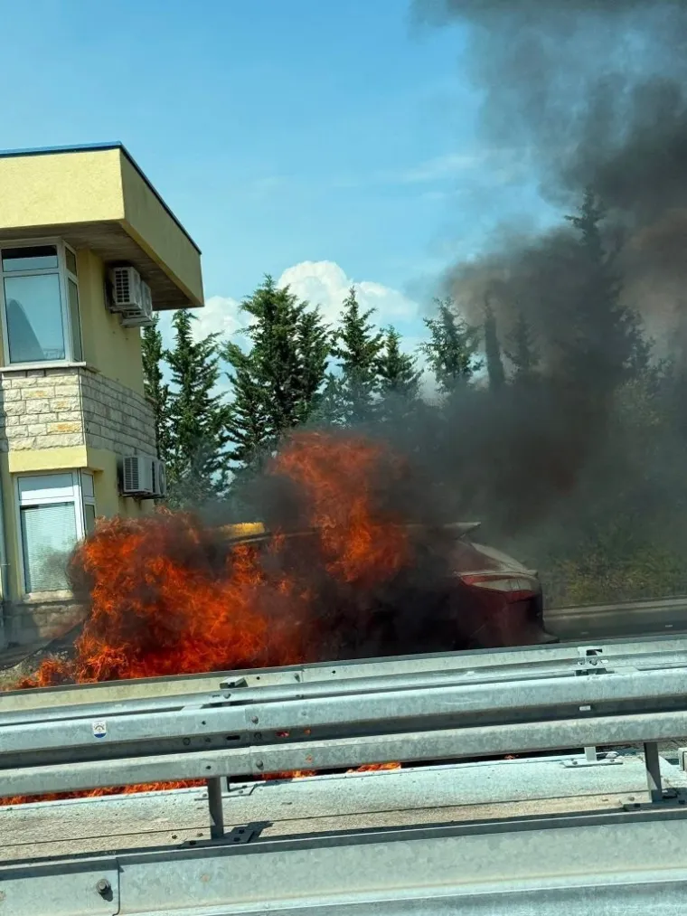 Drama na naplatnim kućicama u Zadru: Vatra progutala automobil