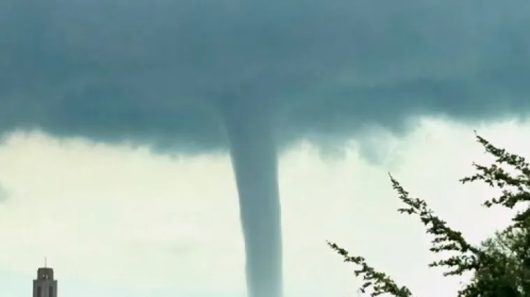 Golemi tornado iznad Bodenskog jezera! Meteorolozi upozoravaju: 'Ovo nije jedini'