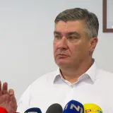 Pogledajte kako je Milanović napao novinare u Slunju: 'Ajde, ajde, doviđenja!'
