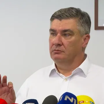 Pogledajte kako je Milanović napao novinare u Slunju: 'Ajde, ajde, doviđenja!'