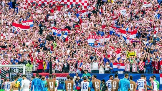 Svi vole Hrvatsku, pa tako i najmlađi: Pogledajte kako su dočekani Vatreni