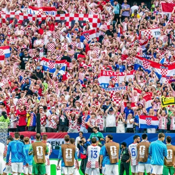 Svi vole Hrvatsku, pa tako i najmlađi: Pogledajte kako su dočekani Vatreni