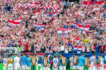 Svi vole Hrvatsku, pa tako i najmlađi: Pogledajte kako su dočekani Vatreni