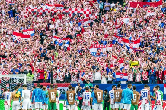 Svi vole Hrvatsku, pa tako i najmlađi: Pogledajte kako su dočekani Vatreni