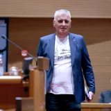 Bulj izazvao kaos u Saboru, pogledajte snimku: 'Neće hrvatski vojnik ginuti za tuđe interese'