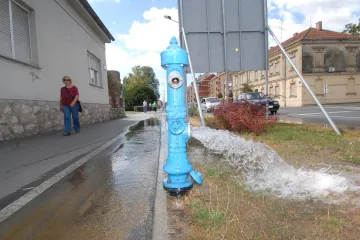 Kradu vodu s hidranata, pune bazene, drugi ostaju bez vode! Poslali dramatičan apel