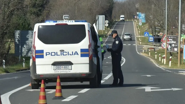 Te&scaron;ka nesreća kod Poreča, ozlijeđeno sedam osoba: Helikopter Hitne do&scaron;ao po ženu