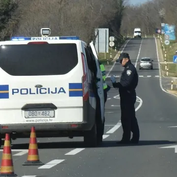 Te&scaron;ka nesreća kod Poreča, ozlijeđeno sedam osoba: Helikopter Hitne do&scaron;ao po ženu