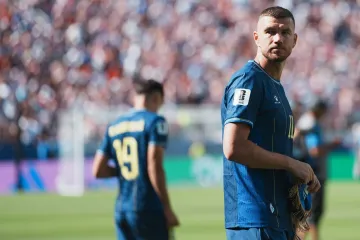 Emotivni prizor nakon poraza BiH: Džeko zagrlio uplakanu obitelj