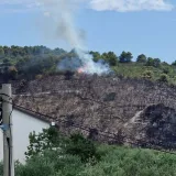 Novi požar se razbuktao na Čiovu: Vatrogasci stigli na teren, u pomoć dolazi i kanader