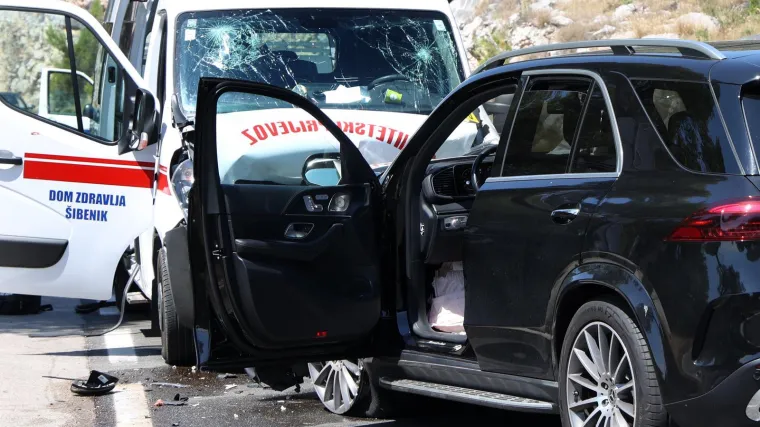 Sudarili se auto i vozilo saniteta: &Scaron;est osoba prevezeno u bolnicu