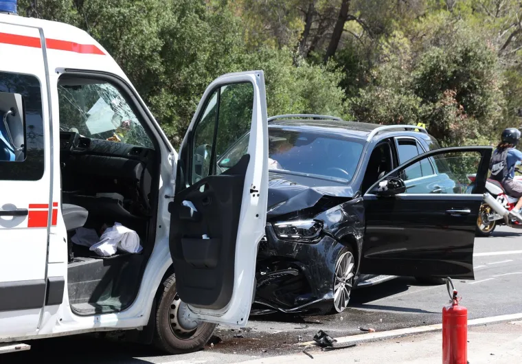 Sudarili se auto i vozilo saniteta: &Scaron;est osoba prevezeno u bolnicu